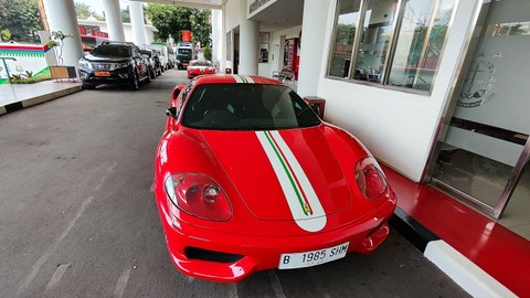 2 Ferrari dan 1 Mercy milik Harvey Moeis yang disita Kejagung. Foto: Jonathan Devin/kumparan