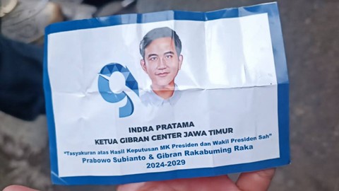 Kertas promosi Indra Pratama, Ketua Gibran Center Jawa Timur. Foto: Dok. kumparan