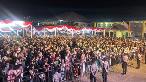 Suasana Penonton pada Launching pemilihan gubernur dan wakil gubernur Lampung serta luncurkan jingle dan maskot pilkada 2024. | Foto : Bella Sardio/ Lampung Geh