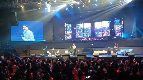 Fan meeting Nichkhun di Balai Sarbini,  Jakarta, Sabtu (27/4/2024). Foto: Giovanni/kumparan