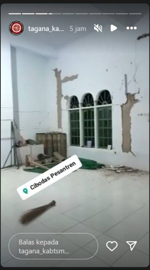 Sejumlah tampilan potongan video instastory dari akun @tagana_kabtsm memperlihatkan dampak gempa di tasik, Sabtu (27/4/2024) malam. Foto: instagram@tagana_kabtsm