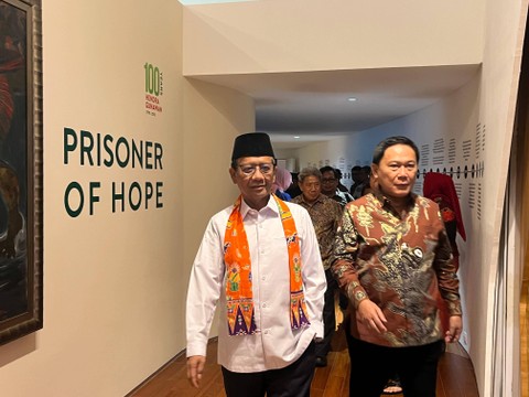 Mahfud MD menghadiri Pagelaran Seni IA UII di Ciputra Artpreneur, Minggu (28/4). Foto: Tiara Hasna/kumparan