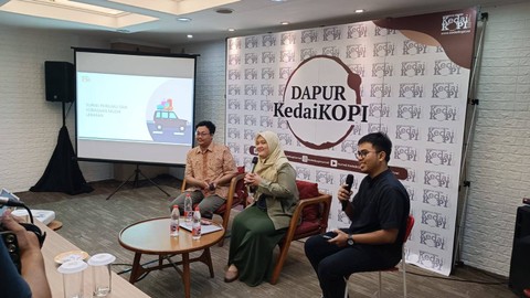Manager Research KedaiKOPI, Ashma Nur Afifah dalam acara Halalbihalal dan rilis Survei Perilaku dan Kebiasaan Mudik Lebaran di Tamarin Hotel Jakarta, Menteng, Jakarta Pusat, Minggu (28/4). Foto: Fadlan Nuril Fahmi/kumparan