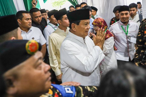 Presiden RI terpilih Prabowo Subianto dan Wakil Presiden RI terpilih Gibran Rakabuming Raka menghadiri acara Halabihalal PBNU di Jakarta, Minggu (28/4/2024). Foto: Iqbal Firdaus/kumparan