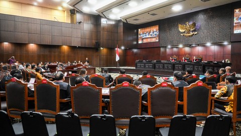 Suasana berlangsungnya sidang perdana perkara Perselisihan Hasil Pemilihan Umum (PHPU) Pemilihan Legislatif (Pileg) 2024 di Gedung Mahkamah Konstitusi, Jakarta, Senin (29/4/2024). Foto: ANTARA FOTO/ Rivan Awal Lingga