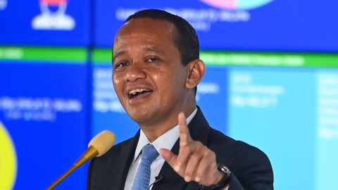 Menteri Investasi/Badan Koordinasi Penanaman Modal (BKPM) Bahlil Lahadalia memaparkan realisasi investasi kuartal I 2024 di Jakarta, Senin (29/4/2024). Foto: ANTARA FOTO/Aditya Pradana Putra