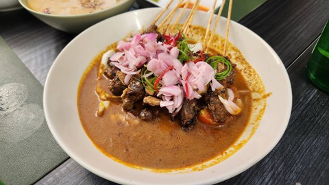 Hidangan tongseng ala Chef Renatta di Antarasa Grand Kota Bintang Bekasi (25/4/2024). Foto: Azalia Amadea/Kumparan