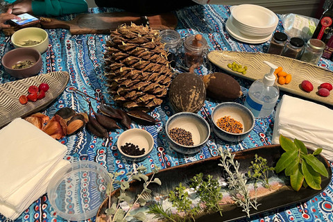 Bushtucker, salah satu tur untuk mengenal dan merasakan langsung bahan pangan dan bumbu asli Australia yang sudah digunakan secara turun temurun. Foto: Gitario Vista Inasis/kumparan