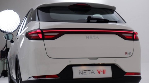 Tampak belakang mobil listrik Neta V-II.  Foto: Aditya Pratama Niagara/kumparan
