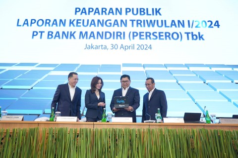 Jajaran Direksi PT Bank Mandiri (Persero) Tbk di paparan publik laporan keuangan kuartal I 2024, Selasa (30/4/2024). Foto: Dok. Bank Mandiri
