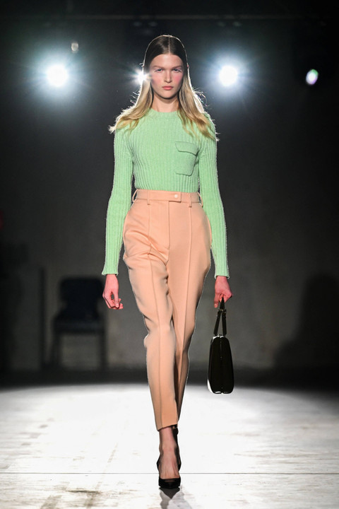 Runway Collection Prada Fall 2024. Foto: Marco BERTORELLO / AFP