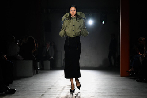 Runway Collection Prada Fall 2024. Foto: Marco BERTORELLO / AFP
