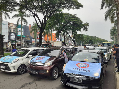 Ribuan buruh Tangerang mulai gerak menuju Jakarta. Foto: Dok. kumparan