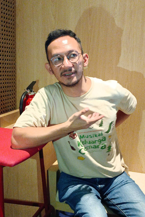 Vokalis Band Numata Simhala Avadana saat ditemui di Kawasan Sudirman Foto: Aprilandika Pratama/kumparan