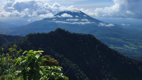 Gambar : Pendukung ( keindahan Gunung Aseupan) dokumen pribadi penulis