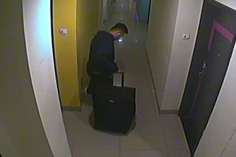 Tangkapan layar rekaman CCTV pelaku pembunuhan wanita yang dibuang ke dalam koper dan ditemukan di Cikarang.  Foto: Dok. Istimewa