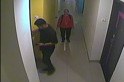 Tangkapan layar rekaman CCTV pelaku pembunuhan wanita yang dibuang ke dalam koper dan ditemukan di Cikarang.  Foto: Dok. Istimewa