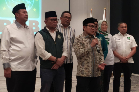 Ketua Umum PKB Muhaimin Iskandar atau Cak Imin menyampaikan keterangan dalam kegiatan ta'aruf politik calon kepala daerah di Hotel Mercure Jakarta Batavia, Jakarta, Rabu (1/5/2024). Foto: Rachmadi Rasyad/kumparan
