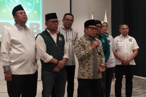 Ketua Umum PKB Muhaimin Iskandar atau Cak Imin menyampaikan keterangan dalam kegiatan ta'aruf politik calon kepala daerah di Hotel Mercure Jakarta Batavia, Jakarta, Rabu (1/5/2024). Foto: Rachmadi Rasyad/kumparan