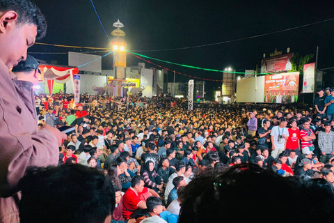 Nobar Piala Asia di Tugu Adipura, Bandar Lampung, Minggu (28/4/2024) | Foto: Roza Hariqo / Lampung Geh