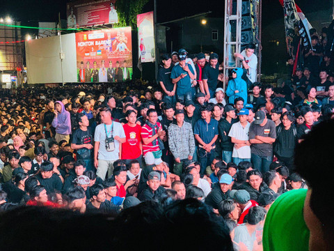 Nobar Piala Asia di Tugu Adipura, Bandar Lampung, Minggu (28/4/2024) | Foto: Roza Hariqo / Lampung Geh