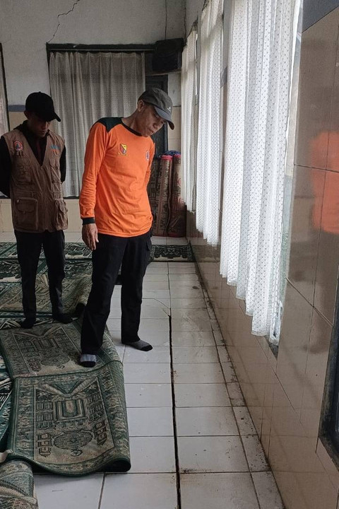 Kondisi bangunan terdampak gempa di Kabupaten Bandung, Rabu  (1/5/2024). Foto: BPBD Kabupaten Bandung