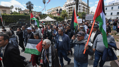 Bendera Palestina Penuhi Aksi May Day di Tunisia Foto: AFP