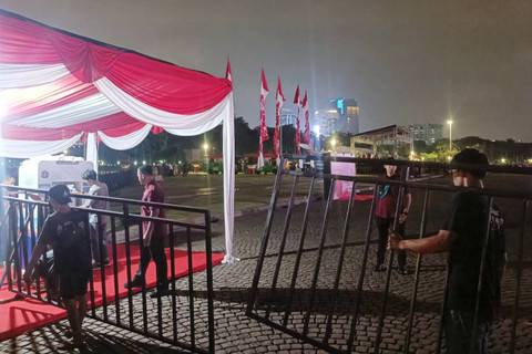 Suasana jelang nonton bareng Timnas Indonesia U-23 melawan Irak di Monas, Jakarta, Kamis (2/5/2024). Foto: Zamachsyari/kumparan