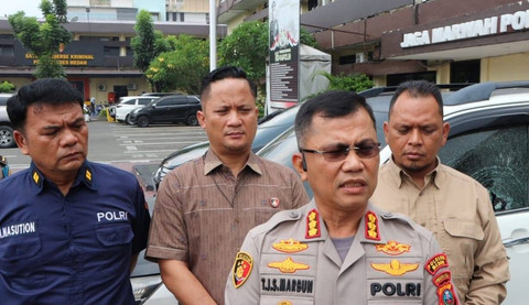Kapolrestabes Medan Kombes Pol Teddy Marbun memberikan keterangan terkait penyerangan terhadap personelnya saat menangkap pengedar narkoba di Jalan Pelita V, Kota Medan. Foto: Dok. Polrestabes Medan