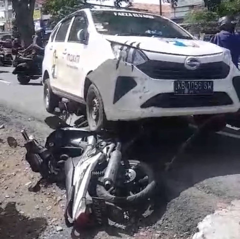 Mobil ojek online lindas sepeda motor di Pontianak. Foto: Dok. Istimewa