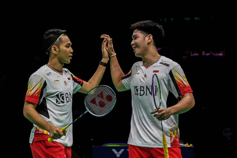 Pebulu tangkis ganda putra Indonesia Fajar Alfian dan Daniel Marthin saat melawan pebulu tangkis ganda putra Korea Selatan Ki Dong Ju dan Kim Won Ho pada perempatfinal Piala Thomas 2024 di Chengdu, China, Jumat (3/5/2024). Foto: Galih Pradipta/ANTARA FOTO