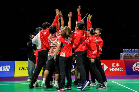 Tim bulu tangkis putri Indonesia merayakan kemenangan usai mengalahkan Korea Selatan dalam babak semifinal Piala Uber 2024 di Chengdu Hi Tech Zone Sports Center Gymnasium, Chengdu, China, Sabtu (4/5/2024).  Foto: Galih Pradipta/ANTARA FOTO