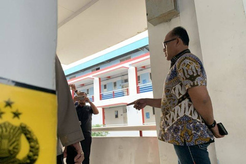 Kapolres Metro Jakarta Utara Kombes Pol Gidion Arif Setyawan meninjau lokasi tewasnya Taruna STIP Marunda Jakarta Utara pada Jumat (3/5/2024). Foto: Mario Sofia Nasution/ANTARA