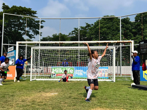Skill challenge di MilkLife Soccer Challenge Surabaya.  Foto: Antika Fahira/kumparanBOLANITA