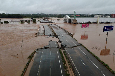 Pemandangan drone menunjukkan area yang terkena dampak banjir di Lajeado, negara bagian Rio Grande do Sul, Brasil, Jumat (3/5/2024). Foto: Jeff Botega/Agencia RBS via Reuters