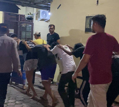 Remaja yang diamankan diduga terlibat tawuran di Jalan Ikan Mas, Kelurahan Kangkung, Kecamatan Bumi Waras. | Foto: Sinta Yuliana /Lampung Geh