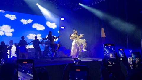 Penyanyi Ghea Indrawari showcase Berdamai yang digelar di Pos Bloc Jakarta, Sabtu (4/5/2024). Foto: Vincentius Mario/kumparan