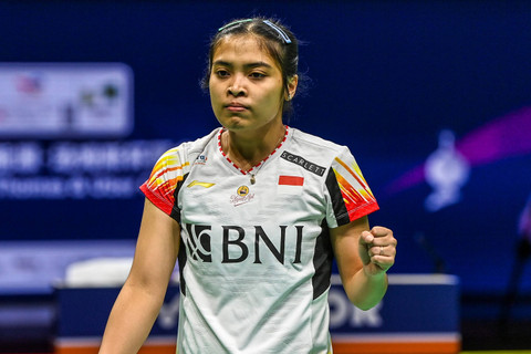Tunggal putri Indonesia Gregoria Mariska Tunjung saat melawan tunggal putri China Chen Yu Fei dalam final Piala Uber 2024 di Chengdu Hi Tech Zone Sports Center Gymnasium, Chengdu, China, Minggu (5/5/2024). Foto: Galih Pradipta/ANTARA FOTO
