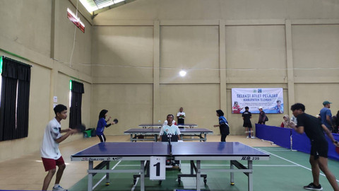 Fasilitas meja yang sudah standar turnamen milik PTMSI Sleman. Foto: Nawalre Bujanadi/Pandangan Jogja