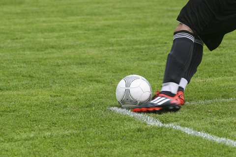 Gerakan yang dominan dilakukan dalam permainan sepak bola adalah. Foto hanya ilustrasi, bukan yang sebenarnya. Sumber: Pexels/Pixabay