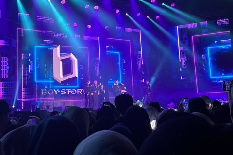 Boy Story saat tampil di Saranghaeyo Indonesia 2024 yang digelar di Beach City International Stadium (BCIS) Ancol, Sabtu (4/5/2024) Foto: Ela Nurlaela/kumparan