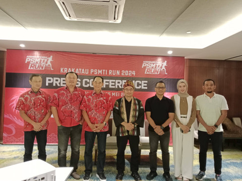 Kepala Dinas Pariwisata dan Ekonomi Kreatif Provinsi Lampung Bobby Irawan, Ketua PSMTI Lampung Cristian Chandra dan Jajarannya pada Press Conference di Hotel Radison Bandar Lampung. | Foto : Eka Febriani / Lampung Geh
