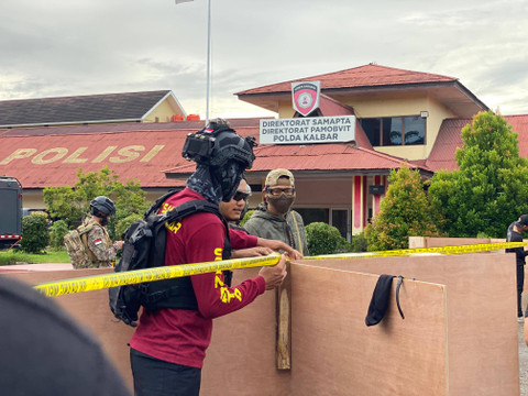 Pelatihan penggunaan airsoft gun kepada polisi baru. Foto: Rere Hutapea/Hi!Pontianak