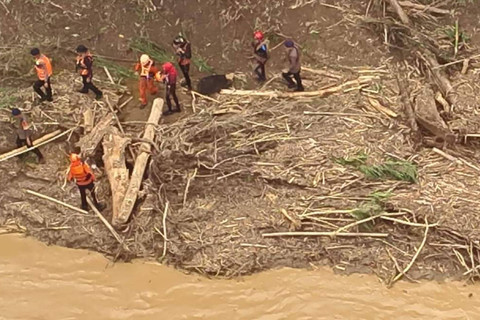 Suasana pasca banjir di Kabupaten Luwu, Sulawesi Selatan, Minggu (5/5/2024). Foto: Dok. BNPB