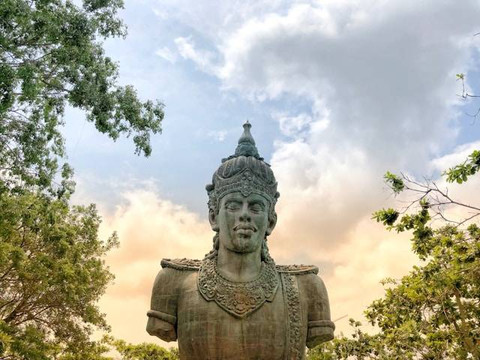 Patung Garuda Wisnu Kencana. Sumber foto: Unsplash/Rehany