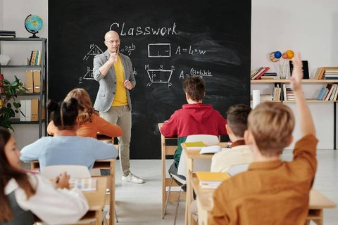 membangun akhlak generasi  (education/pexels)