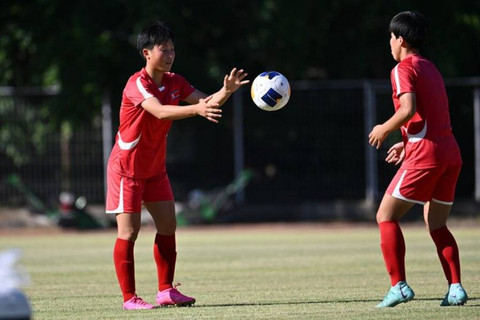 Timnas Korea Selatan Putri U-17 melawan Timnas Korea Utara Putri U-17 pada pertandingan Piala Asia Putri U-17 2024, Senin (6/5/2024). Foto: AFC
