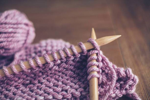 Ilustrasi Bagaimana Cara Kerja Pembuatan Kerajinan Dengan Teknik Sambung, Foto: Unsplash/CatLane.