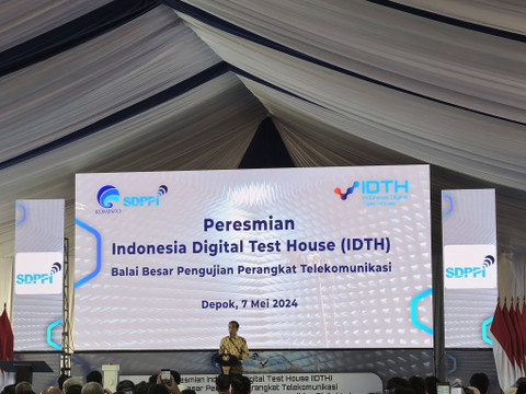 Presiden Jokowi meresmikan Indonesia Digital Test House (IDTH) di Balai Besar Pengujian Perangkat Telekomunikasi Kominfo, Selasa (7/5/2024). Foto: Nadia Riso/kumparan