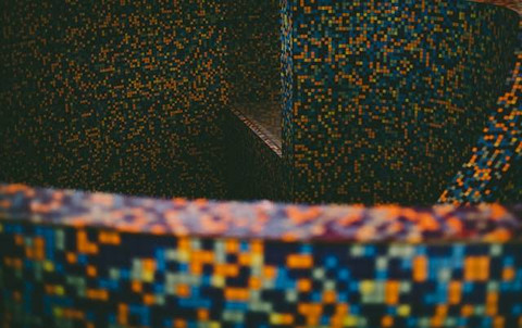 Ilustrasi teknik membuat karya seni mozaik. Foto: Unsplash/Gyorgy Szemok
